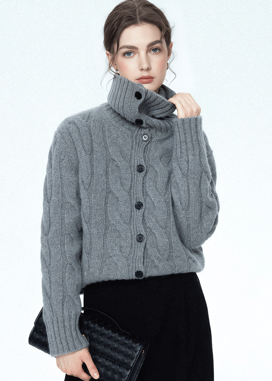 CABLE KNIT TURTLENECK CARDIGAN - ANLEM