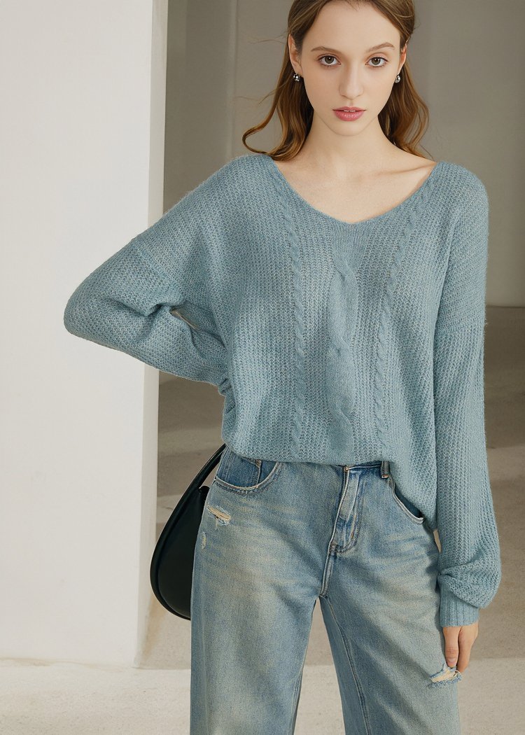 SOFT BLUE SLOUCHY SWEATER - ANLEM