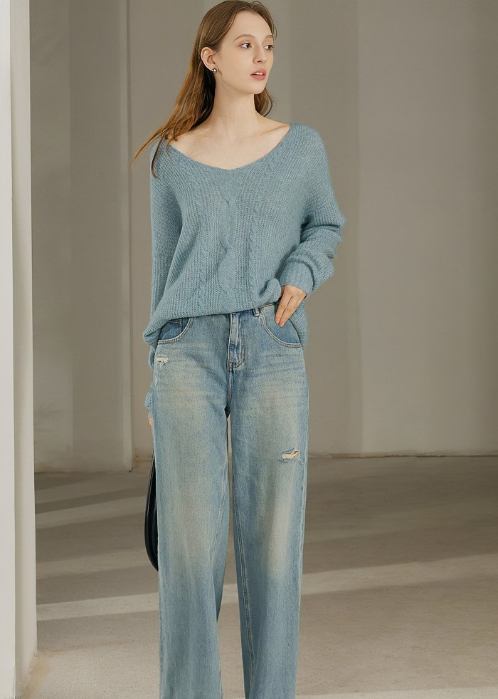 SOFT BLUE SLOUCHY SWEATER - ANLEM